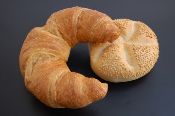 Croissant + Sesambrötchen
