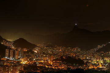 vista panorámica de río de janeiro en la noche