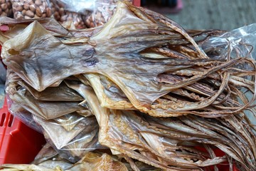 tintenfisch auf einem markt in hong kong in china