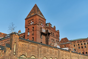 Berlin-Sch&ouml;neweide - Denkmalschutz einer alten Brauerei und der Zerfall der alten roten Backsteingeb&auml;ude