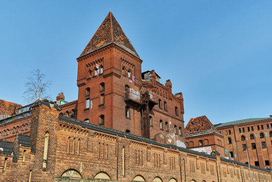 Berlin-Sch&ouml;neweide - Denkmalschutz einer alten Brauerei und der Zerfall der alten roten Backsteingeb&auml;ude