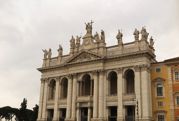 Fototapeta na wymiar Basilica Papale di San Giovanni in Laterano a Roma 