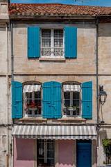 Fototapeta na wymiar windows in an old facade typical of the French provence