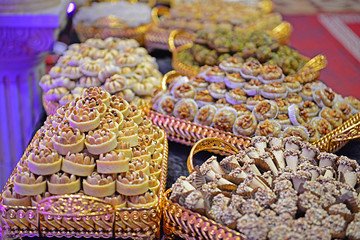 Moroccan biscuits are served with tea. Moroccan biscuits are offered at the wedding and Eid al-Fitr. Cornes de gazelles