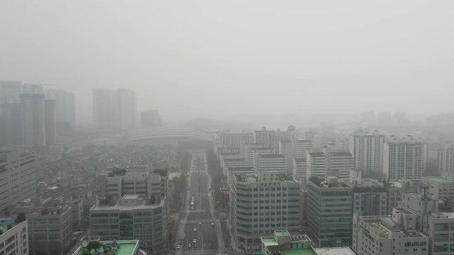 March 6, 2019 2 pm This video was shot in Ilsan, Korea, as a drone. The sun is not seen because of fine dust.