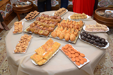 Moroccan biscuits are served with tea. Moroccan biscuits are offered at the wedding and Eid al-Fitr. cookies morocco
