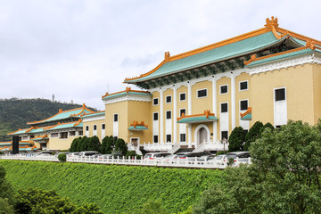 The Gugong National Palace Museum surrounded by the green forest, Taipei,Taiwan. - obrazy, fototapety, plakaty