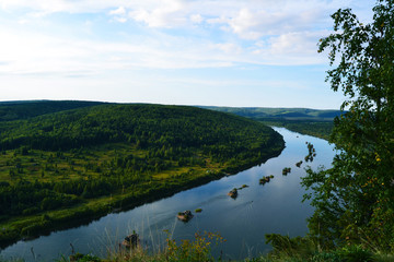 Obraz premium a bend of the river on a background of mountains with a bird's eye view