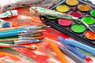 Obraz premium Paint brushes and paints for drawing.