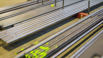 7789_Many_metal_pipes_on_the_floor.jpg