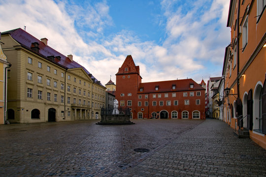 Der Haidplatz in Regensburg an der Donau im Herzen der Altstadt, Oberpfalz, Bayern, Deutschland 