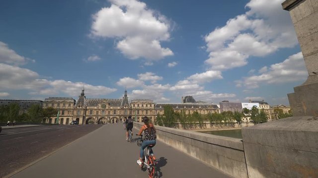 Paris cycling v&eacute;lo pont