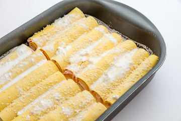 Cannelloni with mushrooms and cooked ham