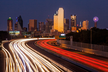 Fototapeta na wymiar Dallas Skyline at Night w/ hwy Traffic