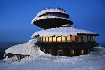 Obserwatorium na szczycie góry Śnieżka, Sudety, Polska