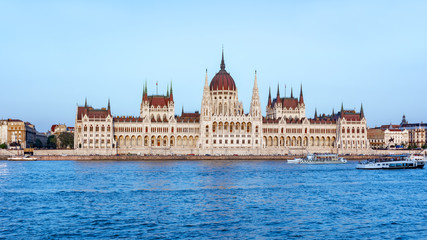 Fototapeta premium Hungarian Parliament Building at sunset, Budapest, Hungary