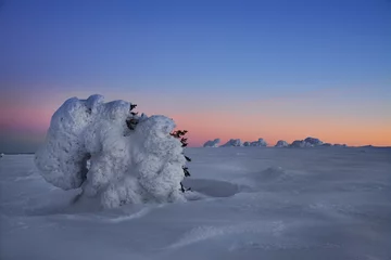 Fotobehang Piękny zimowy krajobraz, zachód słońca © VinyLove Foto
