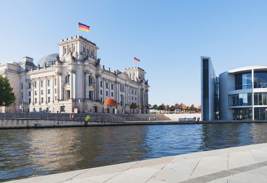 Germany, Berlin, Regierungsviertel, Reichstag building, Paul-Loebe-Haus and at Spree River