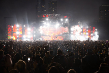 Fototapeta na wymiar crowd of people at concert