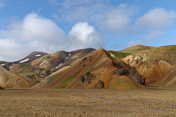 Fototapeta na wymiar die bunten Berge in der Landmannalaugar, Island