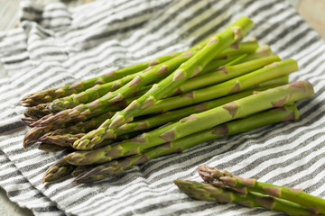 Raw Green Organic Asparagus Spears
