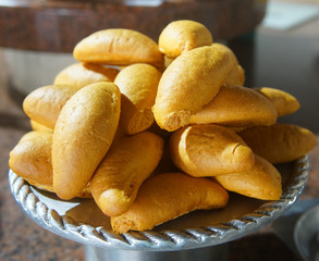 close up on fresh baked bread in the plate