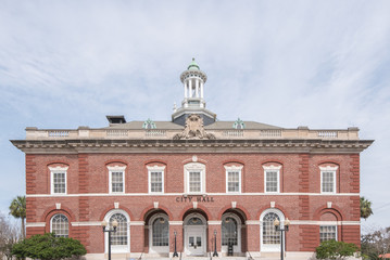 Naklejka premium A vintage building stands as the city hall for a small Southern town