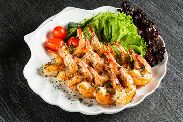grilled shrimps with salad and wine