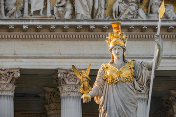 Obraz premium Athena Fountain (Pallas-Athene-Brunnen) in front of the Parliament during sunset, Vienna, Austria, closeup