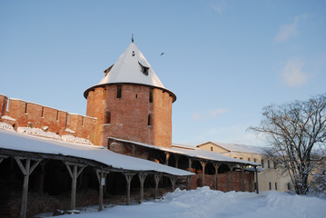 Mitropolich'ya tower of the Novgorod Kremlin. Winter view