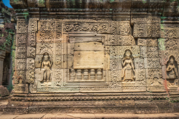 Preah Khan temple, Cabodia: Inner court of the temple with beautifil carved reliefs