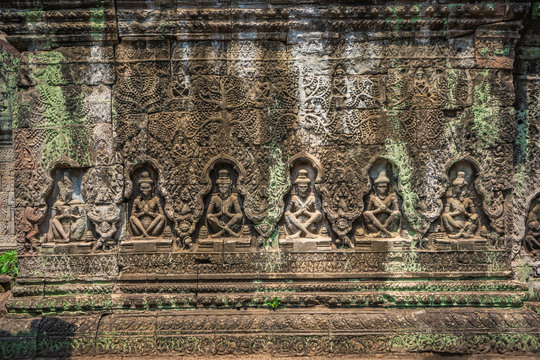 Preah Khan temple, Cabodia: beautifil carved reliefs of meditating ascetics