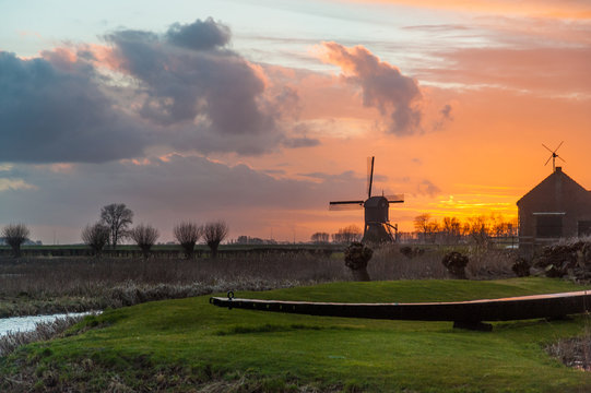 Uitwijkse Molen at sunset