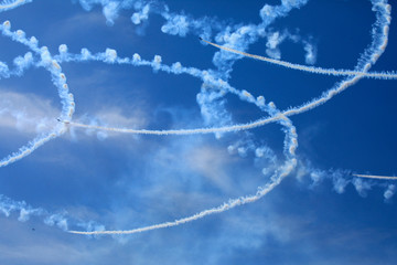 ブルーインパルス　T-4　ジェット戦闘機　アクロバット飛行