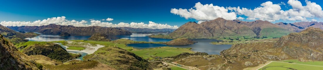 Fototapeta na wymiar Rocky Mountain and Diamond Lake in the Mt Aspiring National Park, Wanaka, New Zealand