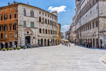 Blick in den Corso Vannucci in Perugia vom Domplatz her - obrazy, fototapety, plakaty