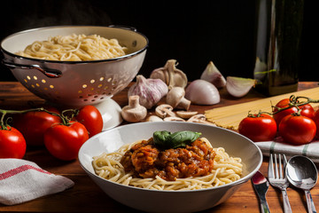 Bodegon de comida italiana, espagueti