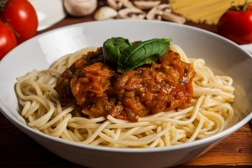 Bodegon de comida italiana, espagueti