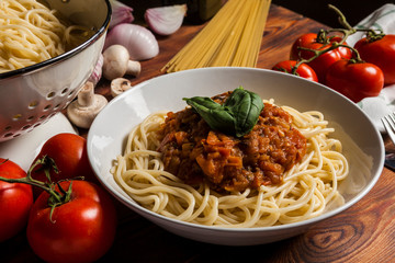 Bodegon de comida italiana, espagueti