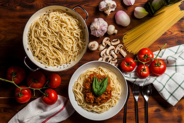 Bodegon de comida italiana, espagueti