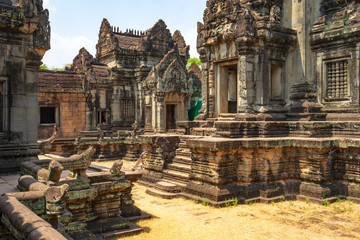 Obraz premium Wewnętrzny dziedziniec świątyni Banteay Samre w Kambodży