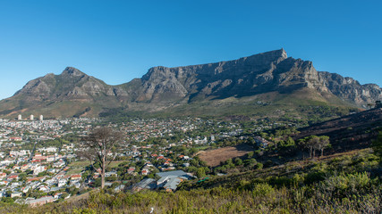 Fototapeta na wymiar A View of Table Mountain with Cape Town nestling at the foot
