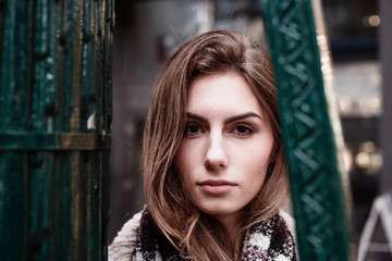 Fototapeta premium Junge Frau im Lifestyle Zeitgeist