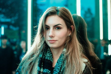 Junge Frau im Lifestyle Zeitgeist