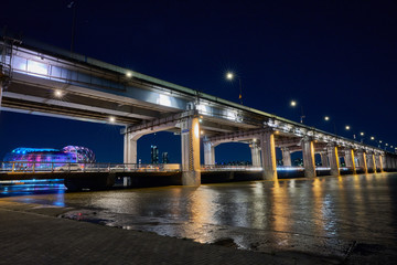 Fototapeta na wymiar Bampo Bridge at night, Seoul, South Korea