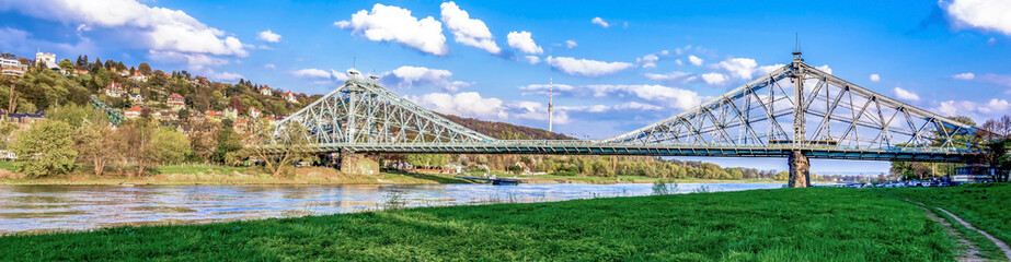 Obraz premium Dresden, Loschwitzer Brücke, das Blaue Wunder