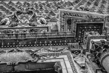 Fototapeta premium Naples, Italy - August 16, 2015 : Narrow streets of Naples, black and white photographs.