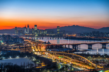 Fototapeta premium Twilight sky at han river in seoul city south Korea 