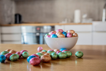 Fototapeta na wymiar Easter eggs in plate on a wooden table