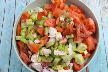 Salade tomate, céleri, mozza